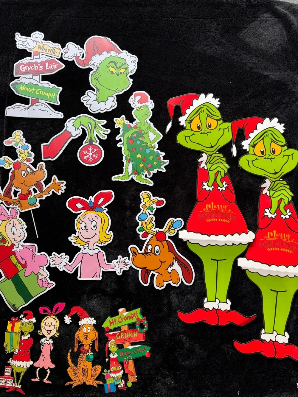 Grinch Holiday Yard Stakes — Green Decorative Characters Set
